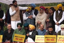 Photo of ਬਾਜਵਾ ਦੇ ਬਿਆਨ ‘ਤੇ ਬਵਾਲ! ਹੁਣ ਬੈਂਡ-ਵਾਜਿਆਂ ਨਾਲ ਬਾਜਵਾ ਖ਼ਿਲਾਫ਼ ਮੈਦਾਨ ‘ਚ ਉਤਰੀ ‘ਆਪ’