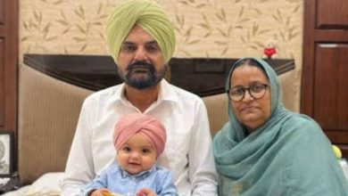 Photo of ਮਾਨਸਾ ਦੇ SSP ਦਫ਼ਤਰ ਵਿਖੇ ਧਰਨੇ ‘ਤੇ ਬੈਠਾ ਮੂਸੇਵਾਲਾ ਦਾ ਪੂਰਾ ਪਰਿਵਾਰ