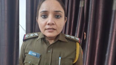 Photo of ਗੰਗਾਨਗਰ ਜ਼ਿਲ੍ਹੇ ਵਿੱਚ ਇੱਕ ਭਿਆਨਕ ਸੜਕ ਹਾਦਸੇ ਵਿੱਚ, ਇੱਕ ਮਹਿਲਾ ਪੁਲਿਸ ਸਟੇਸ਼ਨ ਦੀ ਇੰਚਾਰਜ ਪੁਲਿਸ ਇੰਸਪੈਕਟਰ ਦੀ ਮੌਤ