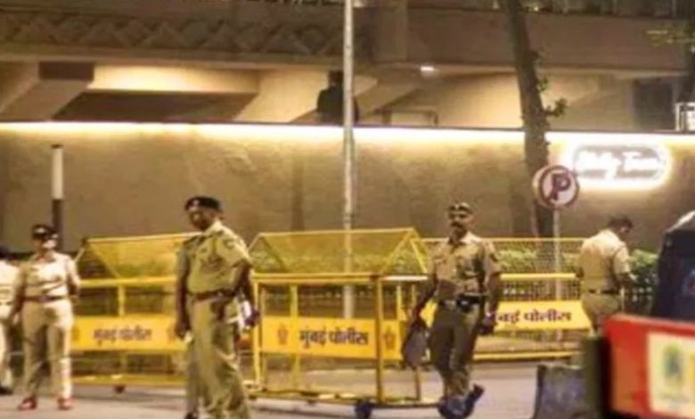 ਰੋਹਿਤ ਸ਼ੈੱਟੀ ਦੇ ਘਰ ‘ਤੇ ਫਾਇਰਿੰਗ ਵਿੱਚ ਚਾਰ ਗ੍ਰਿਫ਼ਤਾਰ, ਕੋਰਟ ਨੇ ਰਿਮਾਂਡ ‘ਤੇ ਭੇਜਿਆ 1 Untitled 1 8