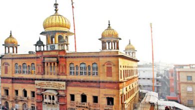 Photo of ਕੀਰਤਨ ਦਰਬਾਰ ਦੌਰਾਨ ਮਾਈਕ ਨੂੰ ਲੈ ਕੇ ਵਿਵਾਦ, ਗੁਰਦੁਆਰਾ ਸੀਸ ਗੰਜ ਸਾਹਿਬ ਵਿੱਚ ਦੋ ਅਹੁਦੇਦਾਰਾਂ ਦੀ ਬਹਿਸ ਤੋਂ ਬਾਅਦ ਸਖ਼ਤ ਹੁਕਮ ਜਾਰੀ