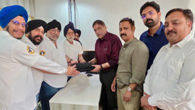 Photo of ਕਸਟਮਜ਼ ਵਿਭਾਗ ਨੇ ਜਬਤ ਕੀਤੀਆਂ 35 ਕਿਰਪਾਨਾਂ ਤੇ ਗਾਤਰੇ ਕੀਤੇ ਵਾਪਸ ; ਹਵਾਈ ਅੱਡਿਆਂ ਤੇ ਸੁਰੱਖਿਆ ਜਾਂਚਾਂ ਬਾਰੇ ਮੁੜ ਚਰਚਾ ਛਿੜੀ