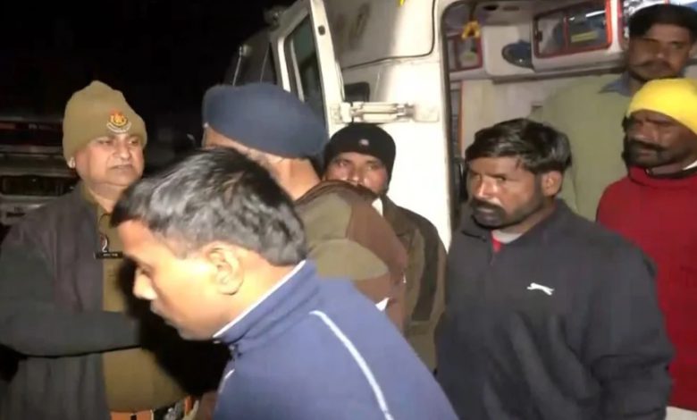 ਪਾਕਿਸਤਾਨ ਤੋਂ ਰਿਹਾਅ ਹੋ ਅਟਾਰੀ–ਵਾਘਾ ਸਰਹੱਦ ਪਹੁੰਚੇ 7 ਭਾਰਤੀ ਨਾਗਰਿਕ, ਪਰਿਵਾਰਾਂ ਨਾਲ ਭਾਵੁਕ ਮਿਲਾਪ 1 d43