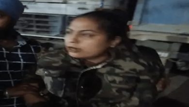 ਲੁਧਿਆਣਾ ਵਿੱਚ ਫਰਜ਼ੀ ਪੁਲਿਸ ਔਰਤ ਕਾਬੂ, ਟਰੱਕ ਡਰਾਈਵਰਾਂ ਤੋਂ ਕਰਦੀ ਸੀ ਵਸੂਲੀ 4 Photo of ਲੁਧਿਆਣਾ ਵਿੱਚ ਫਰਜ਼ੀ ਪੁਲਿਸ ਔਰਤ ਕਾਬੂ, ਟਰੱਕ ਡਰਾਈਵਰਾਂ ਤੋਂ ਕਰਦੀ ਸੀ ਵਸੂਲੀ