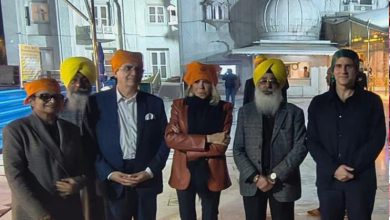 ਬੰਗਲਾ ਸਾਹਿਬ ਗੁਰਦੁਆਰੇ ‘ਚ ਫਰਾਂਸ ਦੇ ਰਾਸ਼ਟਰਪਤੀ ਮੈਕਰੋਂ ਦੀ ਯਾਤਰਾ ‘ਤੇ ਵਿਵਾਦ, ਗੇਟ ਬੰਦ ਕਰਨ ਦੇ ਦੋਸ਼ਾਂ ਨਾਲ ਮਚੀ ਸਿਆਸੀ ਹਲਚਲ 6 Photo of ਬੰਗਲਾ ਸਾਹਿਬ ਗੁਰਦੁਆਰੇ ‘ਚ ਫਰਾਂਸ ਦੇ ਰਾਸ਼ਟਰਪਤੀ ਮੈਕਰੋਂ ਦੀ ਯਾਤਰਾ ‘ਤੇ ਵਿਵਾਦ, ਗੇਟ ਬੰਦ ਕਰਨ ਦੇ ਦੋਸ਼ਾਂ ਨਾਲ ਮਚੀ ਸਿਆਸੀ ਹਲਚਲ