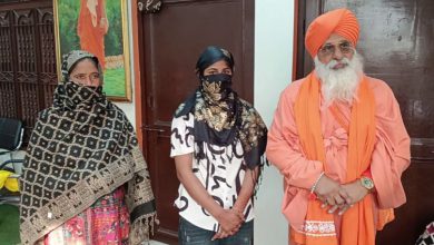 Photo of ਸੰਤ ਸੀਚੇਵਾਲ ਦੇ ਯਤਨਾਂ ਨਾਲ ਹੋਈ ਘਰ ਵਾਪਸੀ, ਓਮਾਨ ‘ਚ ਫਸੀਆਂ ਸਨ 4 ਭਾਰਤੀ ਕੁੜੀਆਂ, ਪੀੜਤਾ ਨੇ ਕੀਤਾ ਵੱਡਾ ਖੁਲਾਸਾ