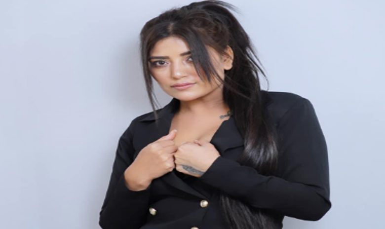 ਪਾਇਲ ਪਰਮ ਨੂੰ ਨਿਹੰਗ ਸਿੰਘਾਂ ਨੇ 48 ਘੰਟਿਆਂ ਦੇ ਅੰਦਰ ਸ੍ਰੀ ਅਕਾਲ ਤਖ਼ਤ ਸਾਹਿਬ 'ਤੇ ਪੇਸ਼ ਹੋ ਕੇ ਮੁਆਫ਼ੀ ਮੰਗਣ ਦੀ ਦਿੱਤੀ ਚੇਤਾਵਨੀ 1 G 10