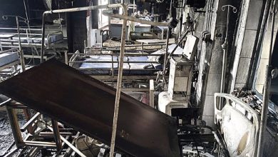 Photo of ਹਸਪਤਾਲ ‘ਚ ਅੱਗ ਲੱਗਣ ਤੋਂ ਬਾਅਦ 4 ਅਧਿਕਾਰੀ ਮੁਅੱਤਲ, ਮਰਨ ਵਾਲੇ ਲੋਕਾਂ ਦੀ ਗਿਣਤੀ 12 ਹੋਈ