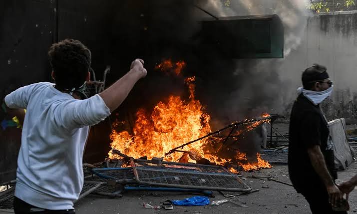 ਪਾਕਿਸਤਾਨ ਵਿਚ ਅਮਰੀਕੀ ਦੂਤਾਵਾਸ 'ਤੇ ਹਮਲਾ ਕਰਨ ਵਾਲਿਆਂ 'ਤੇ US ਆਰਮੀ ਦੀ ਗੋਲੀਬਾਰੀ, 10 ਦੀ ਮੌਤ, ਵੀਜ਼ਾ ਵੀ ਮੁਅੱਤਲ 1 images 14