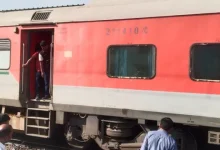 Photo of ਜੈਨਗਰ ਤੋਂ ਅੰਮ੍ਰਿਤਸਰ ਜਾ ਰਹੀ ਸ਼ਹੀਦ ਐਕਸਪ੍ਰੈੱਸ ਦੇ AC ਕੋਚ ਦੇ ਪਹੀਏ ‘ਚੋਂ ਨਿਕਲਿਆ ਧੂੰਆਂ