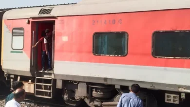 Photo of ਜੈਨਗਰ ਤੋਂ ਅੰਮ੍ਰਿਤਸਰ ਜਾ ਰਹੀ ਸ਼ਹੀਦ ਐਕਸਪ੍ਰੈੱਸ ਦੇ AC ਕੋਚ ਦੇ ਪਹੀਏ ‘ਚੋਂ ਨਿਕਲਿਆ ਧੂੰਆਂ