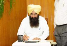 Photo of ਆੜ੍ਹਤੀਆਂ ਵਲੋਂ ਹੜਤਾਲ ਮੁਲਤਵੀ