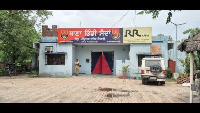 Photo of ਗ੍ਰਨੇਡ ਹਮਲੇ ਦਾ ਦੋਸ਼ੀ ਪੁਲਿਸ ‘ਤੇ ਅਟੈਕ ਕਰਕੇ ਛੁਡਾਇਆ