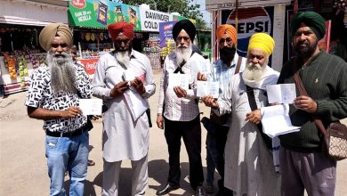 Photo of ਅਟਾਰੀ-ਵਾਘਾ ਬਾਰਡਰ ‘ਤੇ ਰੋਕੇ ਗਏ 27 ਸ਼ਰਧਾਲੂ, ਬੋਲੇ- ਵੀਜ਼ਾ ਹੋਣ ਦੇ ਬਾਵਜੂਦ ਰੋਕਣਾ ਨਾਇਨਸਾਫ਼ੀ