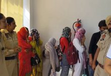 Photo of ਬਰਨਾਲਾ ਬੱਸ ਸਟੈਂਡ ਨੇੜੇ ਹੋਟਲ ‘ਤੇ ਰੇਡ, ਪੁਲਿਸ ਨੇ 10 ਮੁਡੇ-ਕੁੜੀਆਂ ਨੂੰ ਕੀਤਾ ਅਰੈਸਟ, ਸਥਾਨਕ ਲੋਕ ਬੋਲੇ- ਇੱਕ ਲੜਕੀ ਨਾਲ 3 ਮੁੰਡੇ ਜਾਂਦੇ ਸੀ ਅੰਦਰ