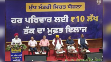 Photo of 55,000 ਕਲਰਕਾਂ ਦਾ ਵੱਡਾ ਐਲਾਨ; ਸਿਹਤ ਬੀਮਾ ਯੋਜਨਾ ਦੇ ਕਾਰਡ ਬਣਾਉਣ ਤੋਂ ਕੀਤਾ ਇਨਕਾਰ