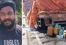 Photo of ਟਰੱਕ-ਟੈਂਪੋ ਟੱਕਰ ਮਗਰੋਂ ਸੜਕ ‘ਤੇ ਖਿਲਰਿਆ ਸਮਾਨ, ਮਦਦ ਦੀ ਥਾਂ ਲੋਕਾਂ ਨੇ ਕੀਤੀ ਲੁੱਟ