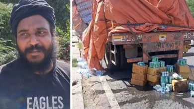 Photo of ਟਰੱਕ-ਟੈਂਪੋ ਟੱਕਰ ਮਗਰੋਂ ਸੜਕ ‘ਤੇ ਖਿਲਰਿਆ ਸਮਾਨ, ਮਦਦ ਦੀ ਥਾਂ ਲੋਕਾਂ ਨੇ ਕੀਤੀ ਲੁੱਟ