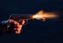 Photo of ਲੁਧਿਆਣਾ ‘ਚ ਦੋ ਧੜਿਆਂ ਵਿਚਾਲੇ ਹਿੰਸਕ ਝੜਪ, ਗੋਲੀਆਂ ਚੱਲੀਆਂ, ਕਈ ਜ਼ਖ਼ਮੀ