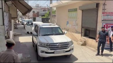 Photo of ਵਿਆਹ ਮਗਰੋਂ ਪਹਿਲੀ ਵਾਰ ਪਤਨੀ ਤੇ ਧੀ ਸਣੇ ਸਹੁਰੇ ਘਰ ਪਹੁੰਚੇ CM ਮਾਨ, ਕਰੀਬ 2 ਘੰਟੇ ਰੁਕੇ, ਕੀਤਾ ਲੰਚ