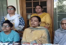 Photo of DM ਰੰਧਾਵਾ ਮੌਤ ਮਾਮਲਾ : ਹਾਈਕੋਰਟ ਦਾ ਰੁਖ਼ ਕਰੇਗਾ ਪਰਿਵਾਰ, ਕਿਹਾ-ਪੁਲਿਸ ਜਾਂਚ ‘ਤੇ ਨਹੀਂ ਭਰੋਸਾ