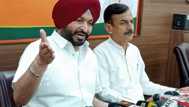 Photo of ਬਿੱਟੂ ਦੀ ਮੁੱਖ ਮੰਤਰੀ ਮਾਨ ਨੂੰ ਚੁਣੌਤੀ — “ਸਬੂਤ ਹਨ ਤਾਂ ਭਾਜਪਾ ‘ਤੇ ਕੇਸ ਦਰਜ ਕਰੋ”