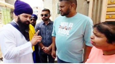 Photo of ਨਿਹੰਗਾਂ ਵੱਲੋਂ, ਸੋਸ਼ਲ ਮੀਡੀਆ ’ਤੇ ਗੰਦਗੀ ਪਰੋਸਣ ਕਰਕੇ ਚੁੰਮਿਆਂ ਵਾਲੀ ਰਣਜੀਤ ਕੌਰ ਦੀ ਲਾਹ ਪਾਹ
