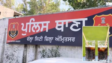 Photo of ਅੰਮ੍ਰਿਤਸਰ: ਕੋਲਡ ਡਰਿੰਕ ਚੋਰ ਕਾਬੂ, ਮਹੀਨਿਆਂ ‘ਚ ਵੇਚਿਆ ਕਰੀਬ 8 ਲੱਖ ਰੁਪਏ ਦਾ ਮਾਲ; ਆਪਣੀ ਹੀ ਕੰਪਨੀ ਨੂੰ ਲਗਾ ਰਹੇ ਸਨ ਚੂਨਾ