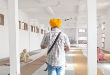 Photo of ਫ਼ਰੀਦਕੋਟ ਦੇ ਗੁਰਦੁਆਰਾ ਸਾਹਿਬ ‘ਚ ਸਿੱਖ ਜਥੇਬੰਦੀਆਂ ਵੱਲੋਂ ਰੁਕਵਾਈ ਗਈ ਯੋਗਾ ਕਲਾਸ, ਬੋਲੇ- ‘ਗੁਰੂ ਘਰ ‘ਚ ਇਹ ਬਰਦਾਸ਼ਤ ਨਹੀਂ’