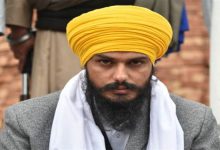 Photo of ਅੰਮ੍ਰਿਤਪਾਲ ਸਿੰਘ ਦਾ ਕਰੀਬੀ ਸਾਥੀ ਵਿਕਰਮ ਸਿੰਘ ਅਜਨਾਲਾ ਅਦਾਲਤ ’ਚ ਪੇਸ਼,ਪੰਜ ਦਿਨਾਂ ਦੇ ਪੁਲਿਸ ਰਿਮਾਂਡ ‘ਤੇ ਭੇਜਿਆ