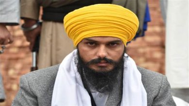 Photo of ਅੰਮ੍ਰਿਤਪਾਲ ਸਿੰਘ ਦਾ ਕਰੀਬੀ ਸਾਥੀ ਵਿਕਰਮ ਸਿੰਘ ਅਜਨਾਲਾ ਅਦਾਲਤ ’ਚ ਪੇਸ਼,ਪੰਜ ਦਿਨਾਂ ਦੇ ਪੁਲਿਸ ਰਿਮਾਂਡ ‘ਤੇ ਭੇਜਿਆ