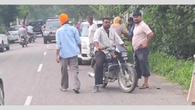 Photo of ਬੀਬੀਆਂ ਦੇ ਹਜ਼ਾਰ ਰੁਪਏ ਵਾਲੇ ਫਾਰਮ ਨੂੰ ਲੈ ਕੇ ਹੋਇਆ ਝਗੜਾ; ਚੱਲੇ ਤੇਜ਼ਧਾਰ ਹਥਿਆਰ- ਤਿੰਨ ਜਖ਼ਮੀ