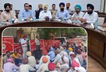 Photo of ਬਿਜਲੀ ਮੁਲਾਜ਼ਮਾਂ ਦੇ ਰੋਹ ਅੱਗੇ ਝੁਕੀ ਮਾਨ ਸਰਕਾਰ ! ਕੰਮ ‘ਤੇ ਪਰਤਣਗੇ ਕਾਮੇ, ਲਿਖਤੀ ਰੂਪ ‘ਚ ਮੰਗਾਂ ਮੰਨਣ ਦਾ ਦਿੱਤਾ ਭਰੋਸਾ