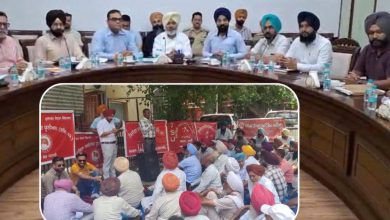 Photo of ਬਿਜਲੀ ਮੁਲਾਜ਼ਮਾਂ ਦੇ ਰੋਹ ਅੱਗੇ ਝੁਕੀ ਮਾਨ ਸਰਕਾਰ ! ਕੰਮ ‘ਤੇ ਪਰਤਣਗੇ ਕਾਮੇ, ਲਿਖਤੀ ਰੂਪ ‘ਚ ਮੰਗਾਂ ਮੰਨਣ ਦਾ ਦਿੱਤਾ ਭਰੋਸਾ