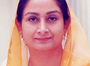 Photo of ਵਿਦਿਆਰਥੀਆਂ ਤੇ ਕਿਸਾਨਾਂ ਨਾਲ ਗੱਲਬਾਤ ਕਰ ਕੇ ਉਹਨਾਂ ਦੇ ਮਸਲੇ ਹੱਲ ਕਰੋ ਨਾ ਕਿ ਉਹਨਾਂ ਦੀ ਆਵਾਜ਼ ਕੁਚਲਣ ਦਾ ਯਤਨ ਕਰੋ: ਹਰਸਿਮਰਤ ਕੌਰ ਬਾਦਲ ਨੇ ਕੇਂਦਰ ਨੂੰ ਆਖਿਆ