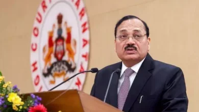 Photo of Chief Justice ਦਾ ਹੋਣ ਲੱਗਿਆ ਵਿਰੋਧ, ਪਹਿਲਾਂ ਵਿਦਿਆਰਥੀਆਂ ਲਾਈ ਪਾਬੰਦੀ ਫਿਰ ਹਟਾਈ