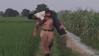Photo of  ਮੀਂਹ ’ਚ ਫ਼ਰਾਰ ਡਰੱਗ ਪੈਡਲਰ ਖੇਤਾਂ ‘ਚੋਂ ਮੋਢਿਆਂ ’ਤੇ ਚੁੱਕ ਲਿਆਈ ਬਟਾਲਾ ਪੁਲਿਸ, ਆਪ੍ਰੇਸ਼ਨ ਪ੍ਰਹਾਰ’ ਤਹਿਤ ਵੱਡੀ ਕਾਰਵਾਈ