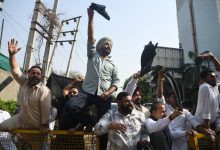 Photo of ਮੁੱਖ ਮੰਤਰੀ ਨੂੰ ਕਾਲੇ ਝੰਡੇ ਦਿਖਾਉਣ ਦਾ ਮਾਮਲਾ: SHO ਤੇ ASI ਸਮੇਤ 10 ਪੁਲਿਸ ਕਰਮਚਾਰੀ ਮੁਅੱਤਲ, 8 ਕਾਂਗਰਸੀ ਗ੍ਰਿਫ਼ਤਾਰ