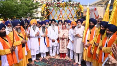 Photo of ਸ੍ਰੀ ਅਕਾਲ ਤਖ਼ਤ ਸਾਹਿਬ ਵਿਖੇ ਕੈਨੇਡਾ ਦੇ ਸਿੱਖਾਂ ਵੱਲੋਂ ਭੇਜਿਆ ਸੁਝਾਅ ਪੱਤਰ ਸੌਂਪਿਆ