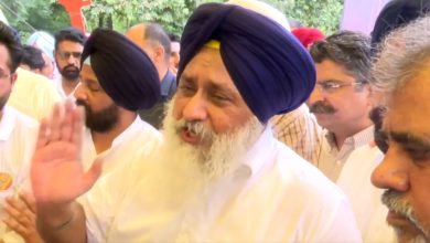 Photo of ਸੁਖਬੀਰ ਸਿੰਘ ਬਾਦਲ ਨੇ 17 ਕਿਸਾਨ ਪਰਿਵਾਰ ਜਿਹਨਾਂ ਦੀ 3 ਮਹੀਨੇ ਪਹਿਲਾਂ ਅੱਗ ਨਾਲ ਕਣਕ ਸੜਕ ਕੇ ਸੁਆਹ ਹੋਈ ਨੂੰ 200 ਕੁਇੰਟਲ ਕਣਕ ਵੰਡੀ