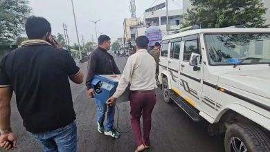 Photo of Auto Rickshaw Driver ਦੇ ਘਰੋਂ ਕਰੋੜਾਂ ਰੁਪਏ ਬਰਾਮਦ, ਨੋਟ ਗਿਣਨ ਲਈ ਮੰਗਵਾਉਣੀ ਪਈ ਮਸ਼ੀਨ