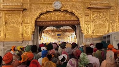 Photo of ਅੱਠਵੇਂ ਪਾਤਸ਼ਾਹ ਸ੍ਰੀ ਗੁਰੂ ਹਰਿਕ੍ਰਿਸ਼ਨ ਸਾਹਿਬ ਜੀ ਦੇ ਪ੍ਰਕਾਸ਼ ਗੁਰਪੁਰਬ ਮੌਕੇ ਸ੍ਰੀ ਦਰਬਾਰ ਸਾਹਿਬ ਵਿਖੇ ਸੰਗਤਾਂ ਦਾ ਉਮੜਿਆ ਸੈਲਾਬ