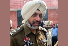 Photo of 6 ਸਾਲਾਂ ਤੋਂ ਫ਼ਰਾਰ ਬਰਖ਼ਾਸਤ ਏਆਈਜੀ ਰਾਜਜੀਤ ਸਿੰਘ ਨੇ ਪਟਿਆਲਾ ਪੁਲਿਸ ਅੱਗੇ ਕੀਤਾ ਆਤਮ-ਸਮਰਪਣ