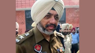 Photo of  ਤਿੰਨ ਸਾਲ ਤੋਂ ਫ਼ਰਾਰ ਬਰਖ਼ਾਸਤ AIG ਰਾਜਜੀਤ ਸਿੰਘ ਸਿਰੰਡਰ ਲਈ ਤਿਆਰ