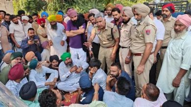 Photo of ਮਾਨਸਾ ’ਚ ਨਸ਼ੇ ਦੀ ਓਵਰਡੋਜ਼ ਨਾਲ ਨੌਜਵਾਨ ਦੀ ਮੌਤ, ਲਾਸ਼ ਸੜਕ ‘ਤੇ ਰੱਖ ਕੇ ਸਿਰਸਾ-ਮਾਨਸਾ ਹਾਈਵੇਅ ਕੀਤਾ ਜਾਮ