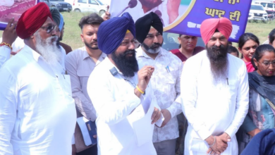 Photo of ਬਾਦਸ਼ਾਹੀ ਬੰਗਲਿਆਂ ਤੋਂ ਲੈ ਕੇ ਪੰਜਾਬ ਦੇ ਹੱਕਾਂ ਦੇ ਬਦਲੇ ਕੀਤੇ ਸਮਝੌਤਿਆਂ ਦਾ ਚੰਨੀ ਜਵਾਬ ਦੇਣ: ਜਸਵੀਰ ਸਿੰਘ ਗੜ੍ਹੀ