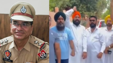 Photo of CBI ਰੇਡ ਦੌਰਾਨ ਗੱਡੀ ’ਤੇ ਫੁੱਲ ਵਰਸਾਉਣ ਤੇ ਢੋਲ ਵਜਾਉਣ ਦਾ ਮਾਮਲਾ ਭਖਿਆ, 2 ਆਗੂ ਹਿਰਾਸਤ ’ਚ; SHO ਮੁਅੱਤਲ !