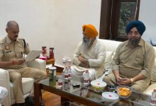 Photo of ਗੁਰਦੁਆਰਾ ਬੰਗਲਾ ਸਾਹਿਬ ਕੰਪਲੈਕਸ ਵਿੱਚ ਨਾਅਰੇਬਾਜ਼ੀ ਲਈ ਕੇਜਰੀਵਾਲ ਤੇ ਸਾਥੀਆਂ ਖ਼ਿਲਾਫ਼ ਦਿੱਲੀ ਕਮੇਟੀ ਵੱਲੋਂ ਪੁਲਿਸ ਨੂੰ ਸ਼ਿਕਾਇਤ