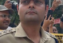 Photo of ACP ‘ਤੇ ਮਹਿਲਾ ਪੱਤਰਕਾਰ ਨਾਲ ਛੇੜਛਾੜ ਦੇ ਦੋਸ਼ਾਂ ‘ਤੇ ਹੰਗਾਮਾ, ਪੀੜਤਾ ਨੂੰ ਮਿਲਣ ਸੰਸਦ ਮਾਰਗ ਥਾਣੇ ਪਹੁੰਚੀ CJP