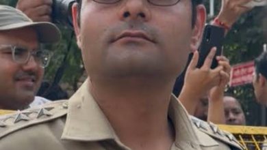 Photo of ACP ‘ਤੇ ਮਹਿਲਾ ਪੱਤਰਕਾਰ ਨਾਲ ਛੇੜਛਾੜ ਦੇ ਦੋਸ਼ਾਂ ‘ਤੇ ਹੰਗਾਮਾ, ਪੀੜਤਾ ਨੂੰ ਮਿਲਣ ਸੰਸਦ ਮਾਰਗ ਥਾਣੇ ਪਹੁੰਚੀ CJP